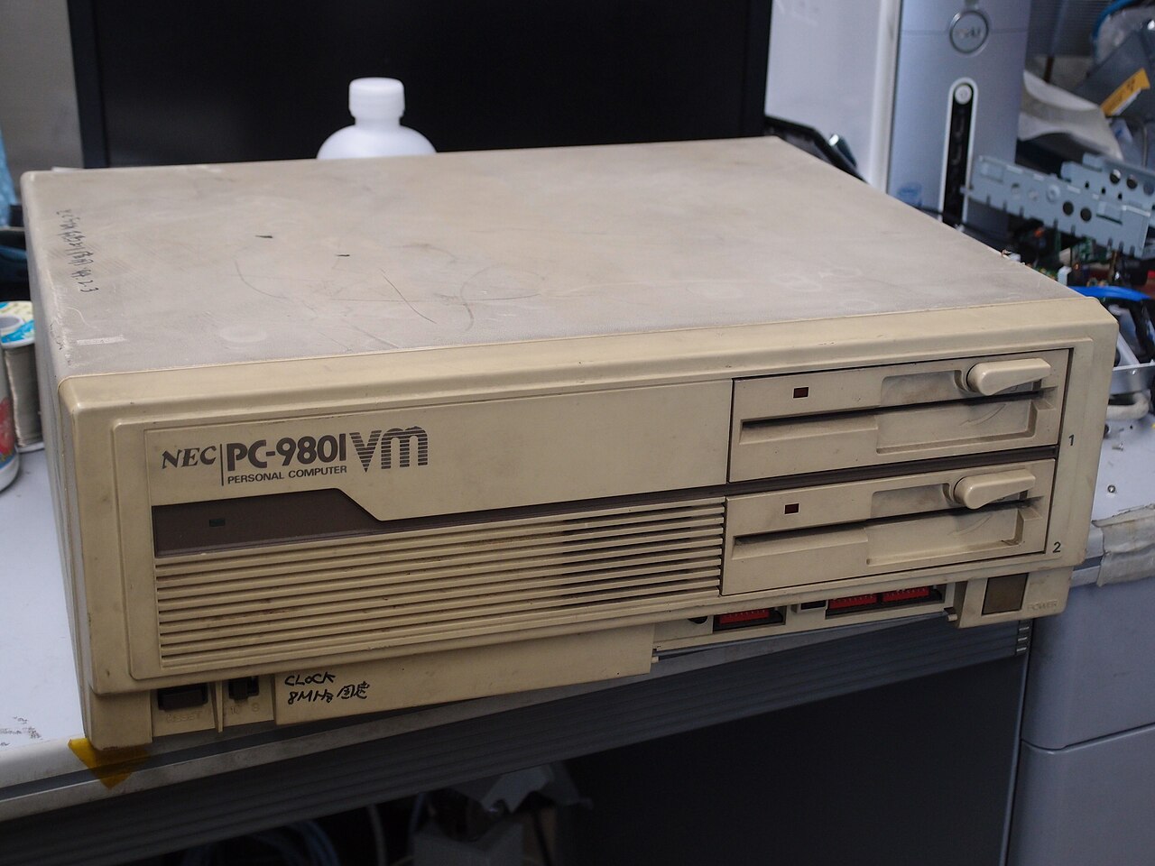NEC PC-9801 본체와 전용 모니터