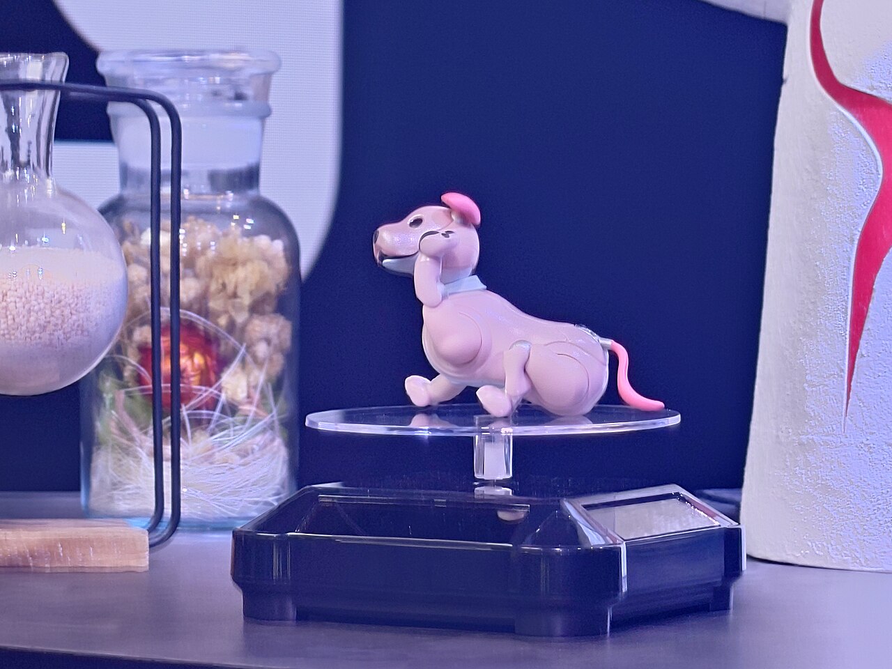 소니 aibo 스트로베리 밀크 에디션 본체(2022년 촬영, 시치고산 행사 사진이 아닌 실제 로봇)